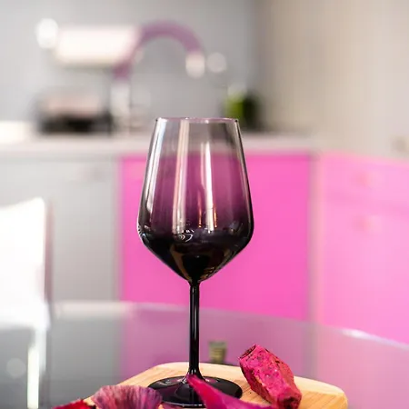 Violet بورغاس